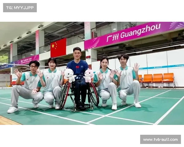 志愿者主题曲《我们都在这里》响彻闭幕式