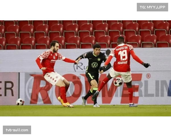 实时数据:兰斯半场完成12次成功高位反抢,为快速进攻奠定基础 实时数据:兰斯半场完成12次成功高位反抢,为快速进攻奠定基础